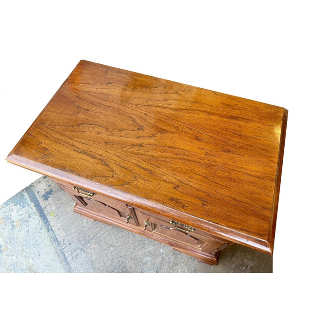 1970s Pair of Vintage Thomasville French Country Brown Nightstands For Sale - Image 5 of 7