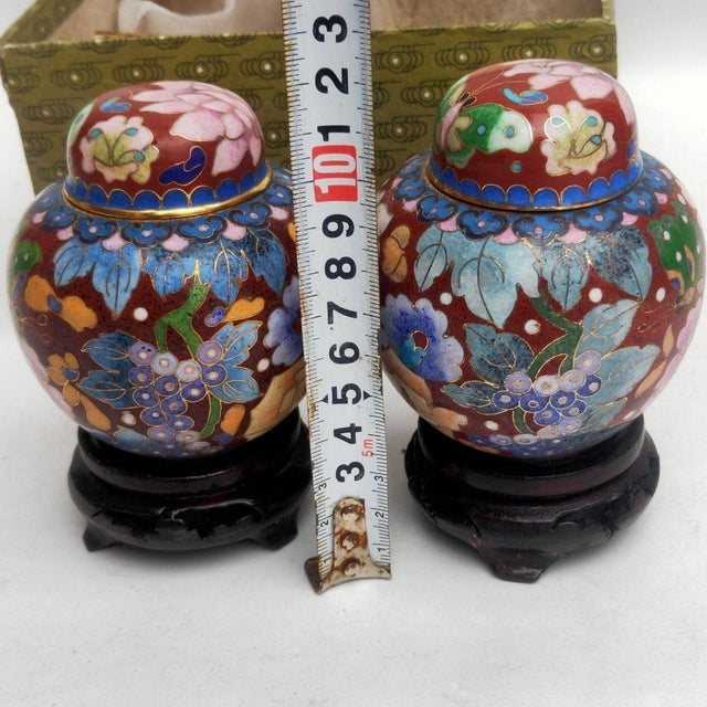 Pair of Vintage Cloisonné Enamel Lidded Jars – Butterfly & Floral Motif, With Original Box For Sale - Image 9 of 9