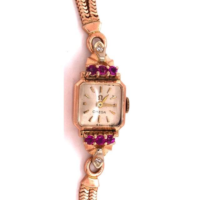 14 Karat Yellow Gold Omega Ladies Wristwatch 17 Jewels Unadjusted Vintage For Sale - Image 4 of 9