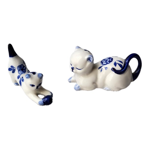 Set of 2, 1980s Ceramic Blue and White Cat For Sale