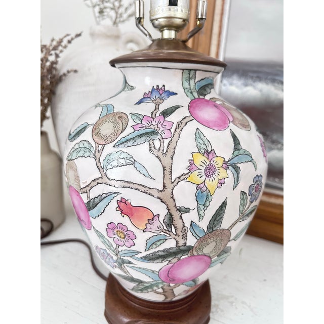 Vintage Chinese Famille Rose Peach Motif Ceramic Ginger Jar Table Lamp For Sale - Image 4 of 12