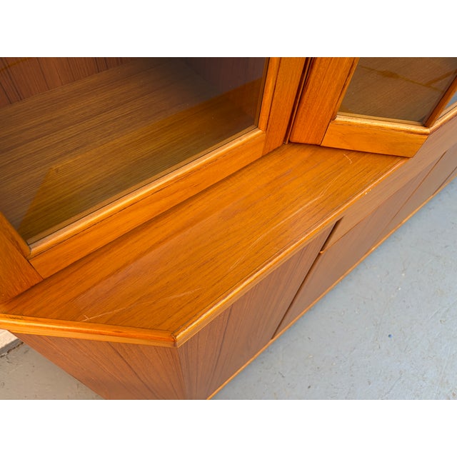 Vintage Teak Buffet Hutch Display Cabinet by Design Furniture Mfg. Ltd. For Sale - Image 12 of 14