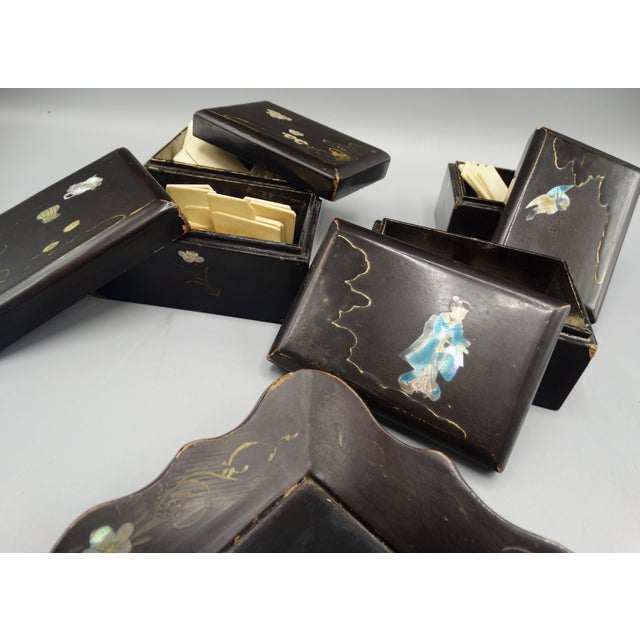 Black 19th-Century Chinese Export Papier-Mâché Games Box For Sale - Image 8 of 11