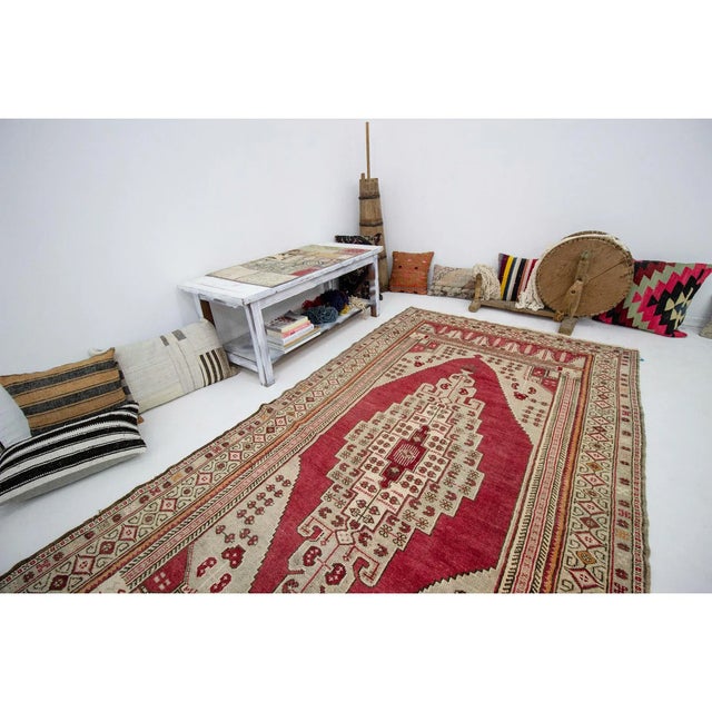 Vintage 1960's Turkish Rug- 4′8″ × 8′10″ For Sale In Los Angeles - Image 6 of 7