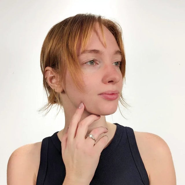 A fine retro diamond engagement ring. Set in a platinum mounting. With a ca. 0.95 ct round mixed cut diamond (color: M-N,...