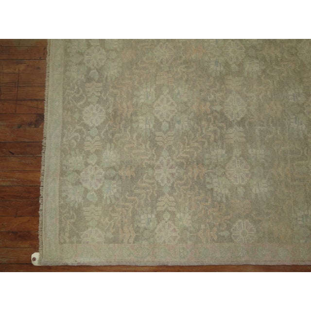 Mid-Century Modern Pale Vintage Oushak Rug - 5'2" x 9'1" For Sale - Image 3 of 10