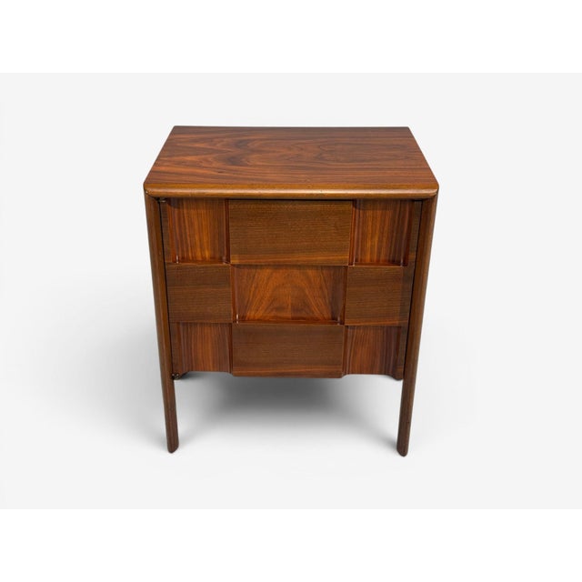 Edmond J. Spence, Sculptural Nightstands, Walnut, Sweden, 1950s For Sale In New York - Image 6 of 14
