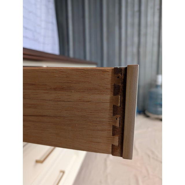 1970s Off White / Cream 10 Drawer Bassett Dresser With Champagne Gold Hardware. For Sale - Image 11 of 14