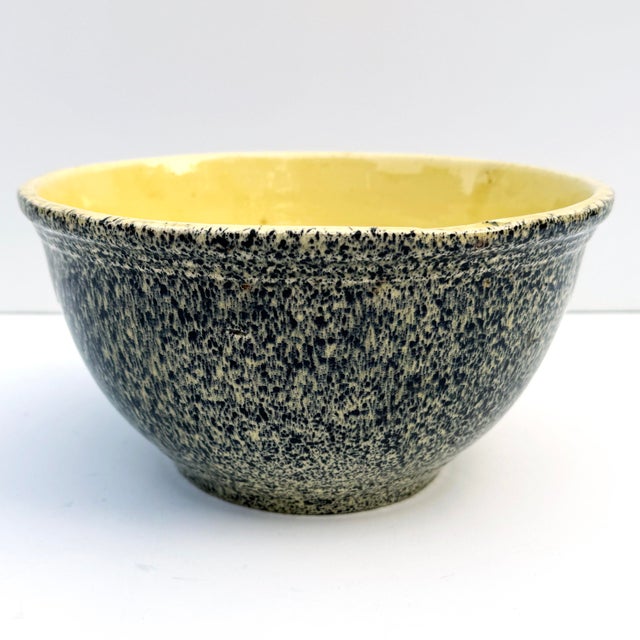 American Antique Yellow Spongeware Mixing Bowl – Specked Blue Exterior, Classic Folk Art Stoneware / Yellowware For Sale - Image 3 of 6
