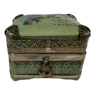 Early 20th-Century Chinese Porcelain Geisha Trinket Box For Sale