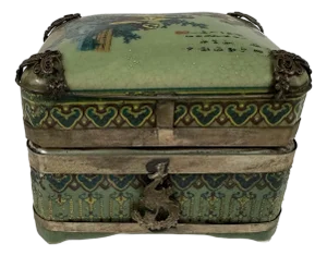 Early 20th-Century Chinese Porcelain Geisha Trinket Box