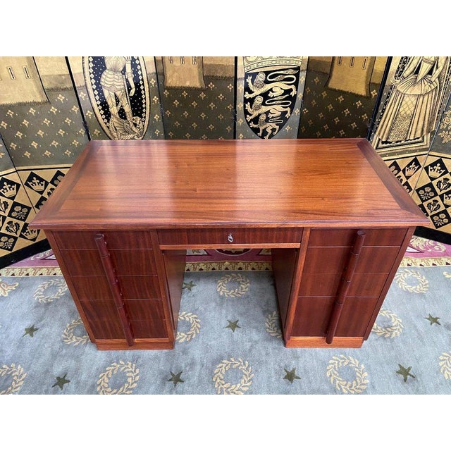 Period: 20th century Style: Art Deco Condition: Restauré par notre atelier Material: Mahogany Width: 130Height: 78Depth:...