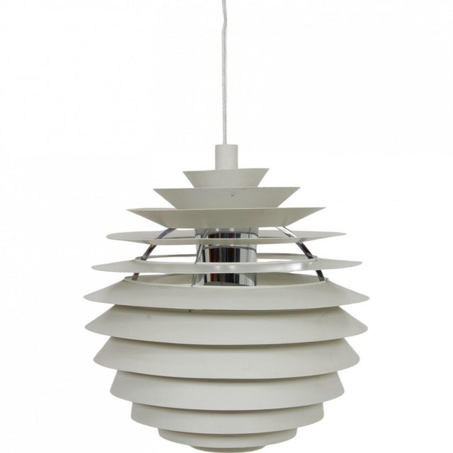 Poul Henningsen Louvre lamp with shades of white lacquered aluminium. The lamp is from around 2010 and appears in good...