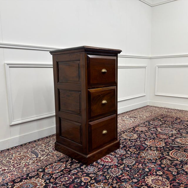 English Chest of Drawers in Wood For Sale - Image 4 of 10
