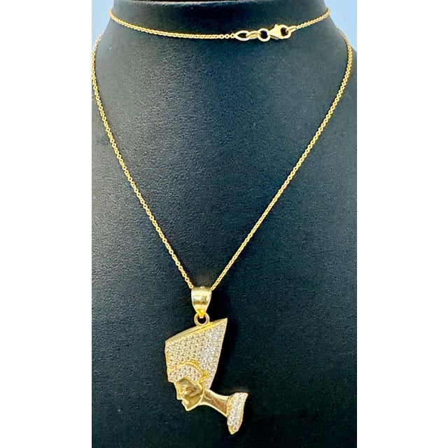 Early 21st Century Vintage 1 Ct Diamond Face Pendant with hat 14 Karat Yellow Gold + Chain For Sale - Image 5 of 18