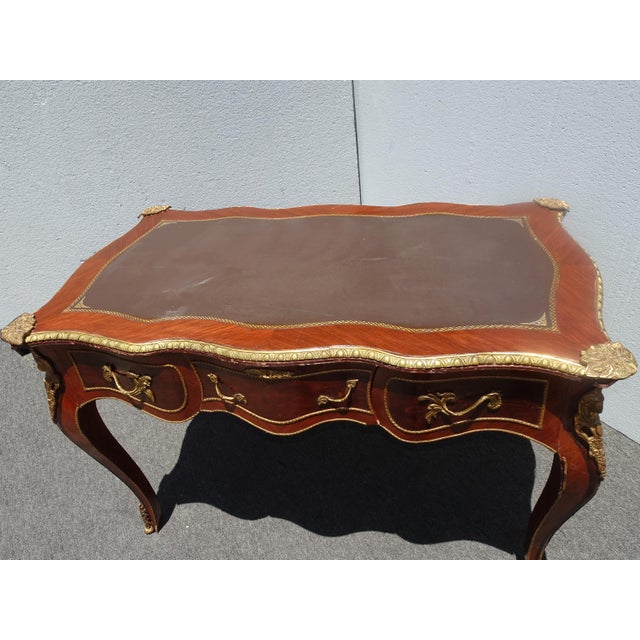 1940s Vintage French Louis XV Bureau Plat Writing Desk Ornate Brass Ormolu Leather Top For Sale - Image 5 of 16