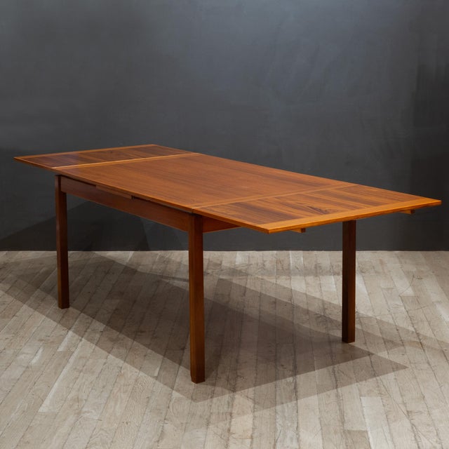 Mid-Century Modern Midcentury Expandable Danish Teak Dining Table c.1960 For Sale - Image 3 of 10