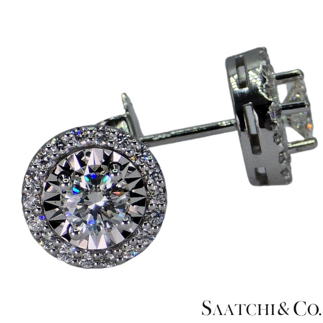 18k (750) White Gold - VVS Natural Diamond Stud Earring - Set of 2 For Sale - Image 4 of 9
