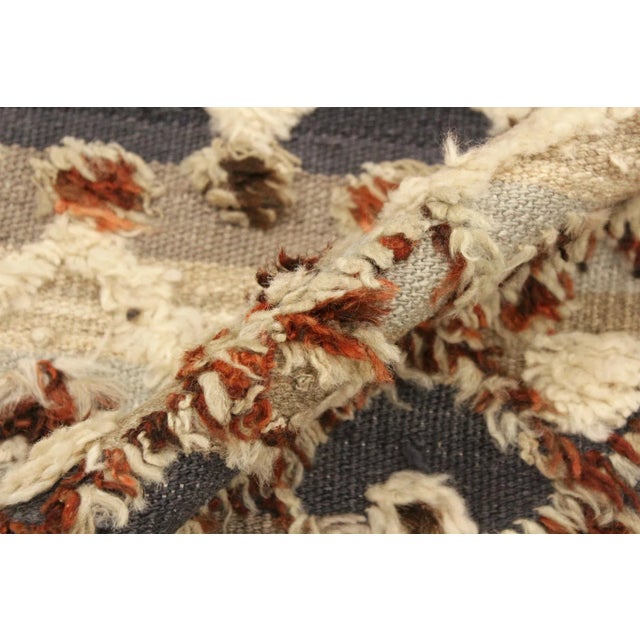 1990s 1990s 1990s Modern Moroccan High-Low Blue/Gray Wool Rug - 4'3'' X 6'4'' For Sale - Image 5 of 8