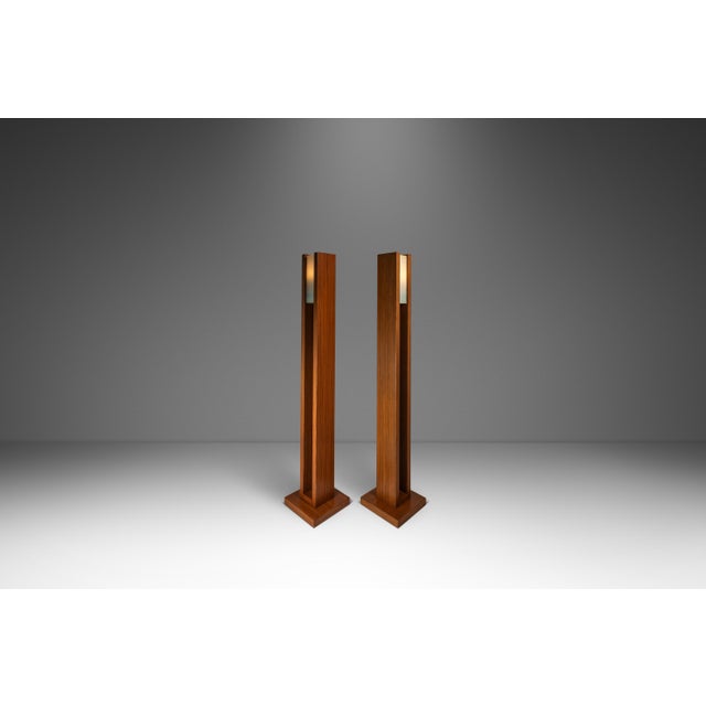 1960s Mid-Century Modern Freestanding Architectural Tower Floor Lamps in Oak After Frank Llyod Wright, Usa - Set of 2 For Sale - Image 4 of 18