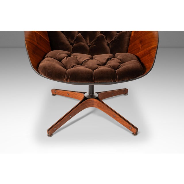 Rare Set of Two (2) Mid-Century Modern "Mrs." Lounge Chairs in Walnut & Velvet by George Mulhauser for Plycraft, Usa, C. 1960s For Sale - Image 11 of 18