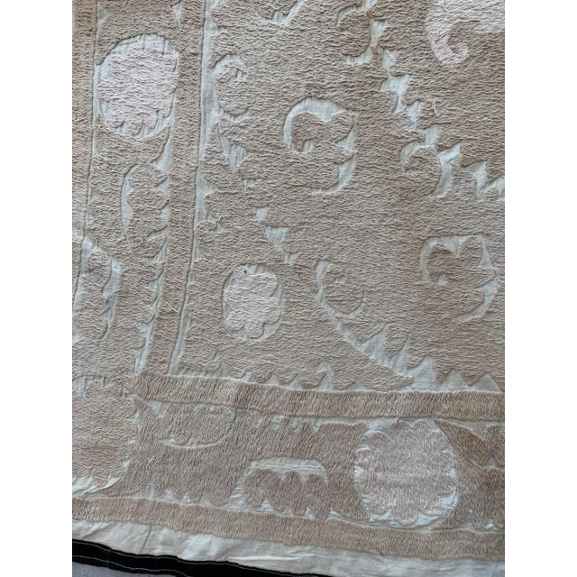 Samarkand Suzani Wall Hanging Decor, 4'6'' X 4'8'' For Sale - Image 4 of 8