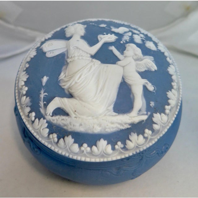 Wedgwood Early 20th Century Jasperware Vanity Box For Sale - Image 4 of 11
