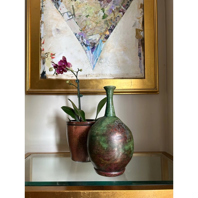 Suantouping, meaning onion vase or garlic head vase, the style heils from the Han Dynasty. This interesting vintage...