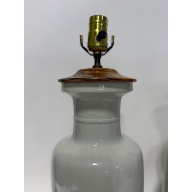 Chinese Pair of Chinese Export Armorial Porcelain Table Lamps Designed by John Rosselli For Sale - Image 3 of 9