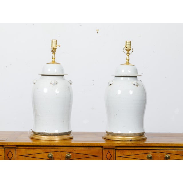 Traditional Pair of White Porcelain Lidded Urns Table Lamps on Gilt Bases, US-Wired For Sale - Image 3 of 10