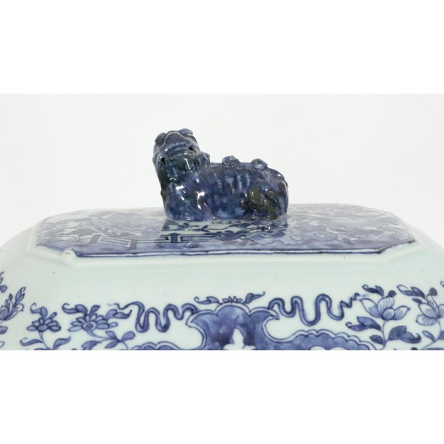 18th-Century Chinese Export Blue & White Porcelain Soup Tureen, Cover & Stand For Sale - Image 11 of 17