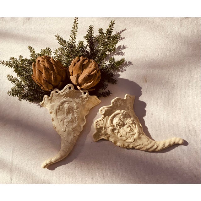 1960s Pair of Wedgwood Colonial Williamsburg Creamware Cornucopia Wall Pockets, For Sale - Image 15 of 18