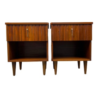Mid-Century Modern Walnut & Brass Nightstands Attributed to Young Manufacturing For Sale
