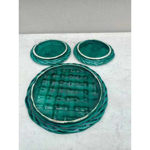 Vallauris 1950s Green Majolica Trivet & Wine Coasters Vallauris - Set of 3 For Sale - Image 4 of 4