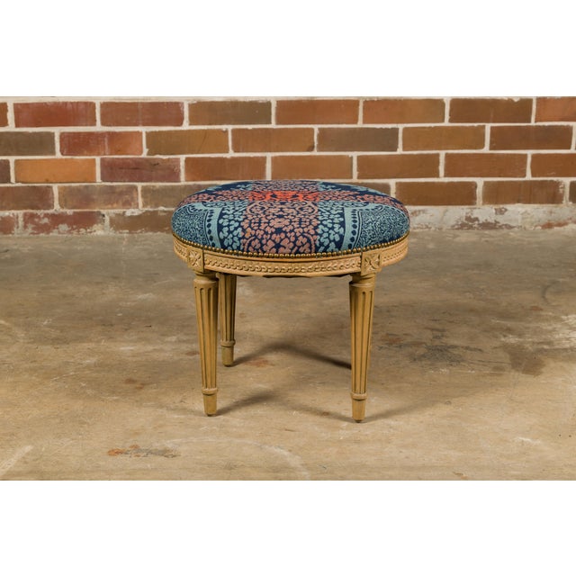 French Neoclassical Style 1920s Painted Stool with Carved Apron and Fluted Legs For Sale - Image 9 of 12