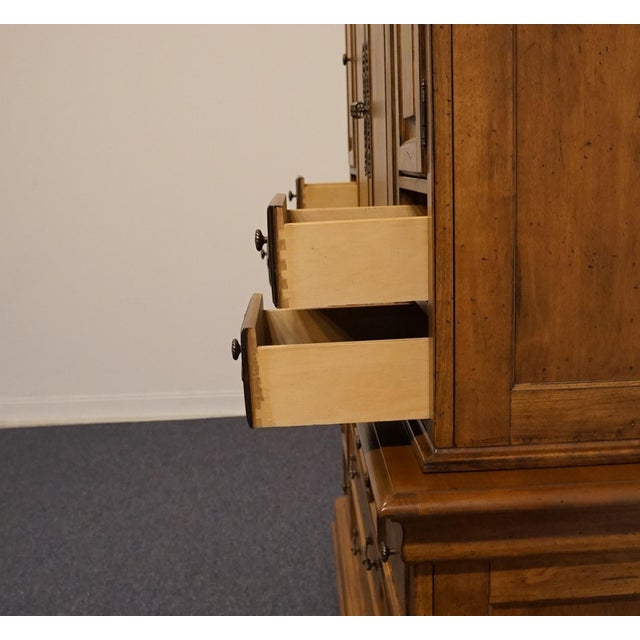 Lexington Furniture Southern Living Collection Solid Birch Early American 73" Media Cabinet 484-233 For Sale - Image 9 of 17