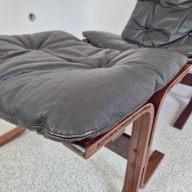 Set of Mid-Century Black Leather Siesta Chair and Ottoman by Ingmar Relling for Westnofa, 1960s For Sale - Image 3 of 11