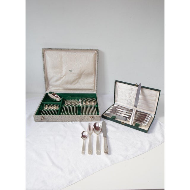 Silver-plated metal. This service consists of the following 49 pieces in two cases: 12 table knives. 24.8 cm. 96 grams 12...