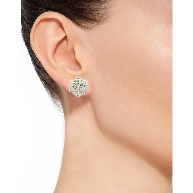 2.80 Carat, 7 Diamond Floral Cluster Flower Stud Earrings 14 Karat Yellow Gold For Sale - Image 4 of 18