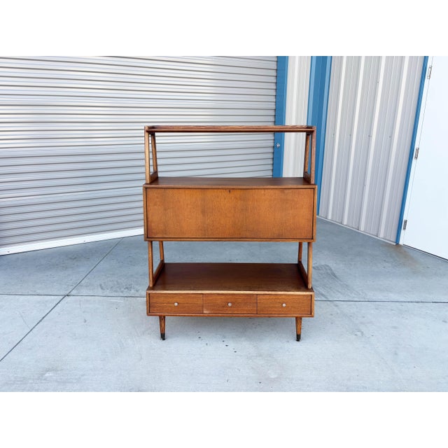 Mid-Century Modern 1950s Mid-Century Walnut Wall Unit Secretary Desk & Bookcase by Saginaw Furniture For Sale - Image 3 of 18