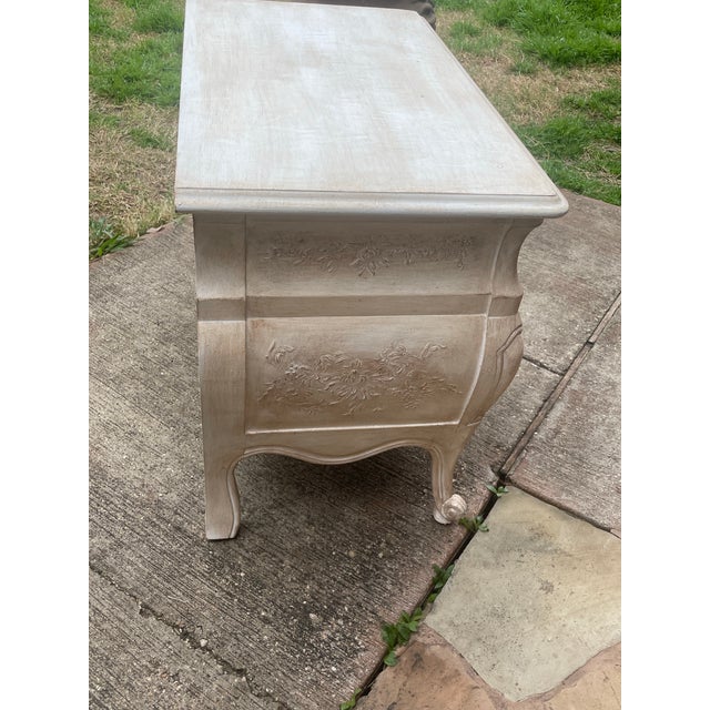 John Widdicomb John Widdicomb French Provincial Louis XV Commode For Sale - Image 4 of 9