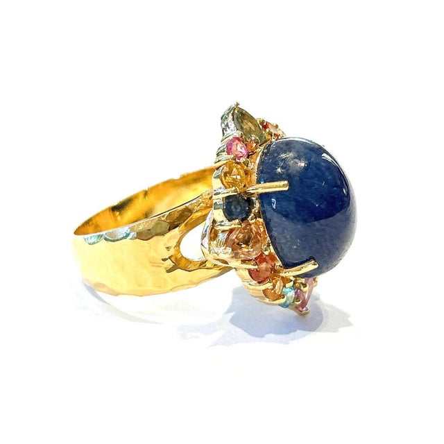 Bochic “Capri” Vintage Blue Sapphire & Multi Sapphire Ring Set In 18K Gold & Silver For Sale - Image 10 of 12