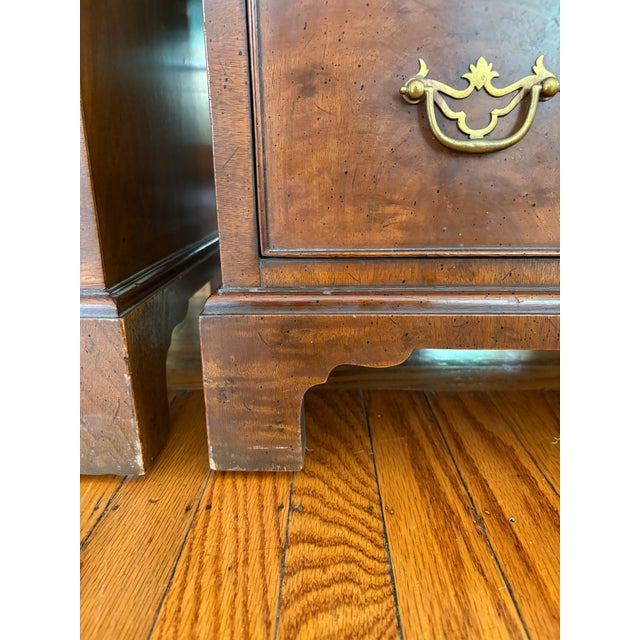 Henredon Pair Vintage Henredon Mahogany Night Stands For Sale - Image 4 of 9
