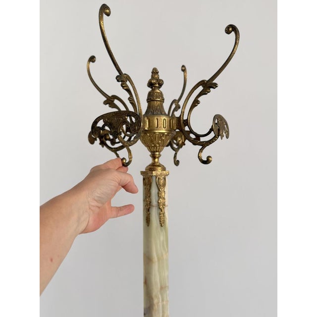 1960s Vintage Italian Onyx Marble and Brass Hall Tree with Rotating Crown and Sculptural Base, 1960s For Sale - Image 5 of 18