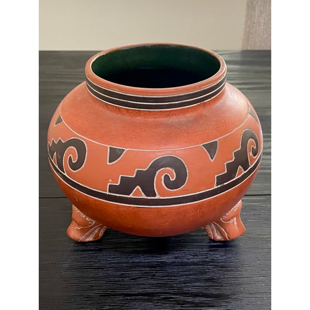Vintage Leopoldo De Mexico Aztec Red Clay Pottery Pot or Vase For Sale - Image 4 of 10