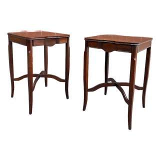 Early 20th Century Pair of Edwardian Style Mahogany Ocassional Side Tables For Sale