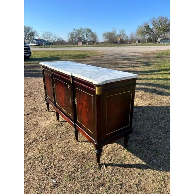 French Louis XVI Flam Mahogany Sideboard Carrera Marble Top 1900s For Sale - Image 4 of 18