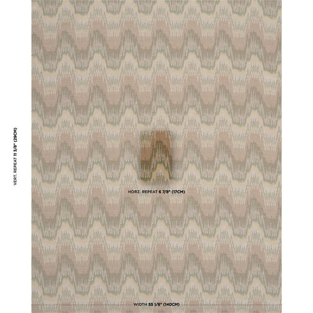 Embracing a timeless Old World motif, Elio Flamestitch is a cotton-linen lampas distinguished by its sumptuous colors and...