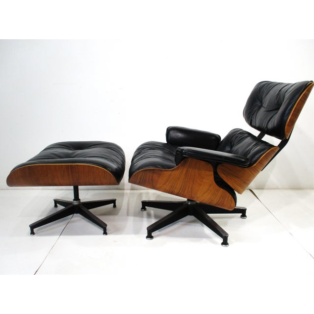 Mid-Century Modern Eames Rosewood Leather 670 Lounge Chair W/ Ottoman Herman Miller For Sale - Image 3 of 12