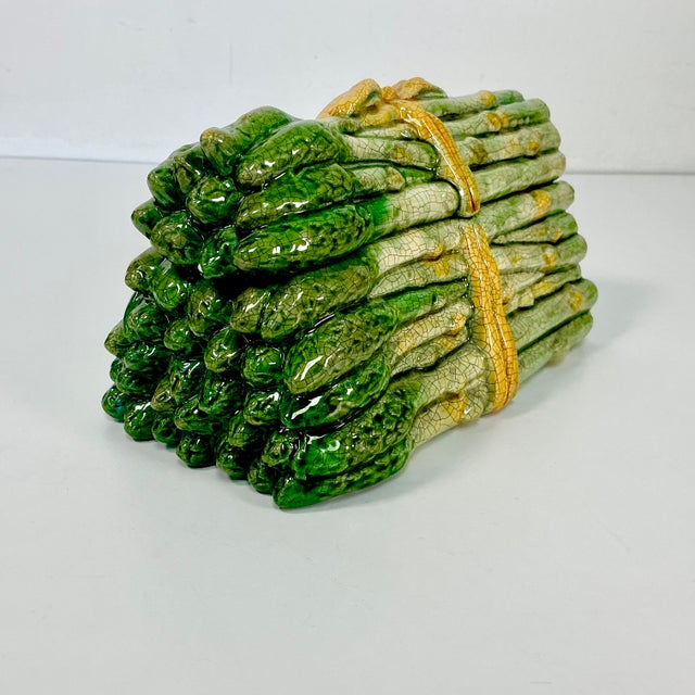 1940s Vintage Majolica French Hollywood Regency Trompe L’Oeil Asparagus Box. For Sale - Image 10 of 15
